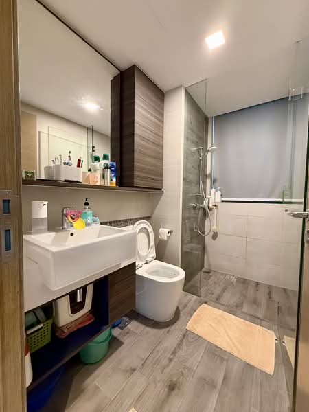 The Terrace, 84 Edgedale Plains, 4 Bedrooms, 1,313 sqft, Executive Condominium For Sale, by Daniel Lee, 500104882 - Bathroom - PropertyGuru.com.sg
