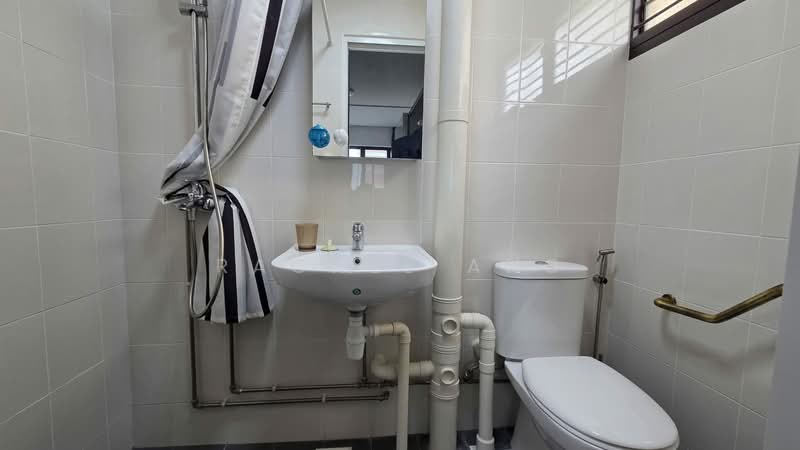 102 Jalan Dusun, 102 Jalan Dusun, 3 Bedrooms, 1,270 sqft, HDB Flat For Sale, by Rachel Ang, 500104883 - Bathroom - PropertyGuru.com.sg