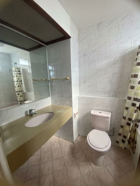Liria Terrace, 22 Mariam Walk, 4 Bedrooms, 3,000 sqft, Terraced House For Rent, by Jean Wu, 500104893 - Bathroom - PropertyGuru.com.sg