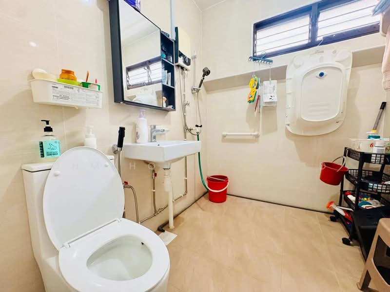 723 Jurong West Avenue 5, 723 Jurong West Avenue 5, 4 Bedrooms, 1,302 sqft, HDB Flat For Sale, by STEVEN NG, 500104900 - Bathroom - PropertyGuru.com.sg