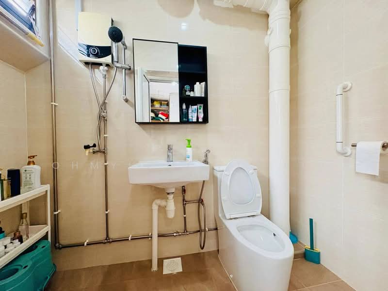 723 Jurong West Avenue 5, 723 Jurong West Avenue 5, 4 Bedrooms, 1,302 sqft, HDB Flat For Sale, by STEVEN NG, 500104900 - Bathroom - PropertyGuru.com.sg
