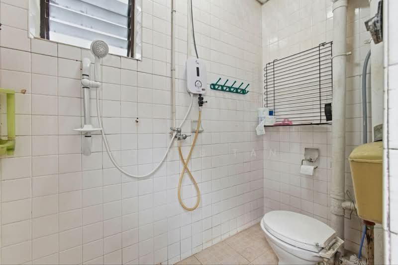 223 Pending Road, 223 Pending Road, 3 Bedrooms, 1,109 sqft, HDB Flat For Sale, by Norris Tan, 500104907 - Bathroom - PropertyGuru.com.sg
