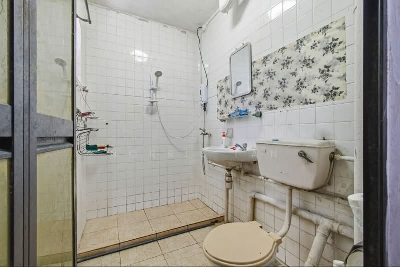 223 Pending Road, 223 Pending Road, 3 Bedrooms, 1,109 sqft, HDB Flat For Sale, by Norris Tan, 500104907 - Bathroom - PropertyGuru.com.sg