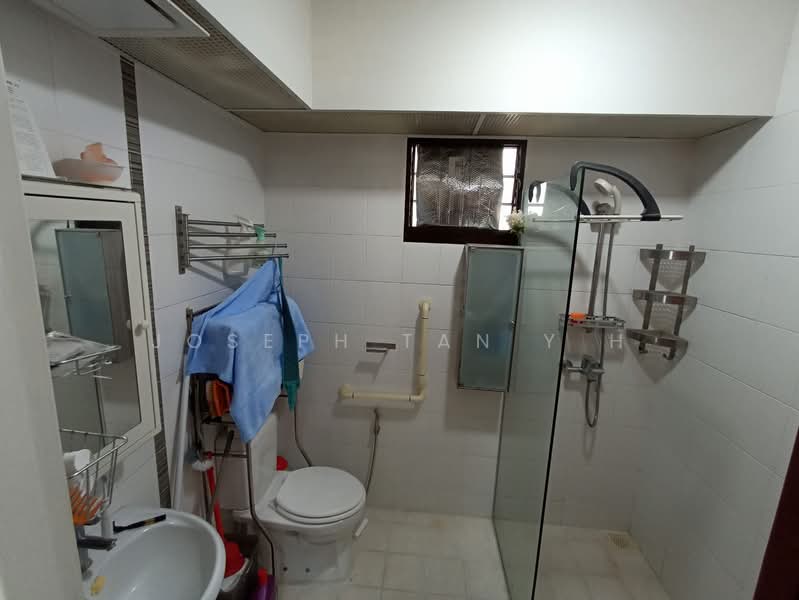 335A Yishun Riverwalk, 335A Yishun Street 31, 3 Bedrooms, 990 sqft, HDB Flat For Rent, by Joseph Tan Y H, 500104916 - Bathroom - PropertyGuru.com.sg