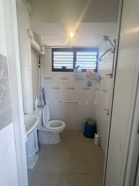 110 Ang Mo Kio Avenue 4, 110 Ang Mo Kio Avenue 4, 2 Bedrooms, 721 sqft, HDB Flat For Rent, by Eric Lee, 500104921 - Bathroom - PropertyGuru.com.sg
