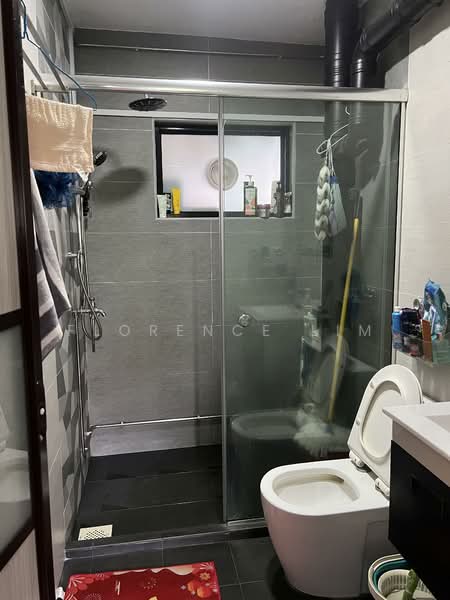 141 Rivervale Street, 141 Rivervale Street, 3 Bedrooms, 1,076 sqft, HDB Flat For Sale, by Florence Lim, 500104943 - Bathroom - PropertyGuru.com.sg