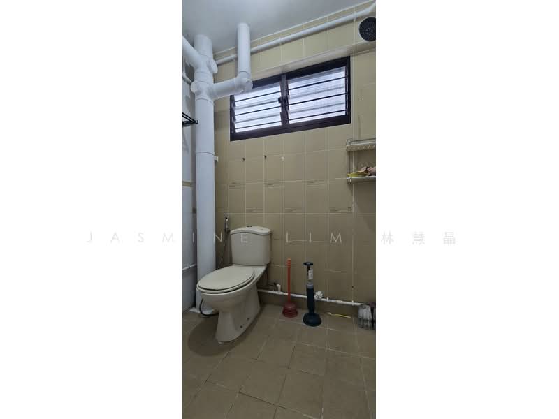 119 Marsiling Rise, 119 Marsiling Rise, 3 Bedrooms, 904 sqft, HDB Flat For Rent, by Jasmine Lim 林慧晶, 500104945 - Common Bath - PropertyGuru.com.sg