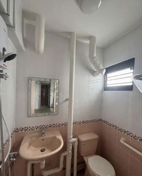 218 Ang Mo Kio Avenue 1, 218 Ang Mo Kio Avenue 1, Room Rental, 250 sqft, HDB Flat For Rent, by Ethel Yeo G.B, 500104971 - Bathroom - PropertyGuru.com.sg