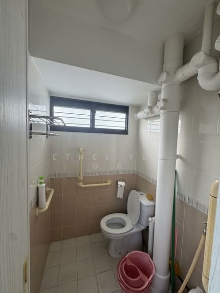 218 Ang Mo Kio Avenue 1, 218 Ang Mo Kio Avenue 1, Room Rental, 250 sqft, HDB Flat For Rent, by Ethel Yeo G.B, 500104971 - Kitchen Bathroom - PropertyGuru.com.sg