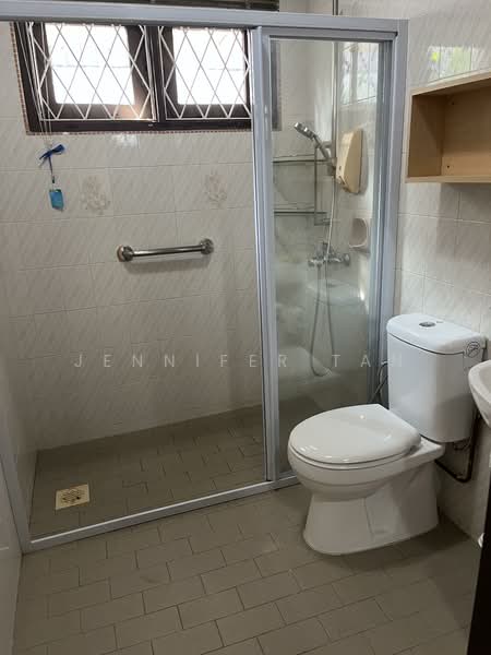 Jalan Mariam, , 3 Bedrooms, 2,500 sqft, Detached House For Rent, by Jennifer Tan, 500104980 - Bathroom - PropertyGuru.com.sg