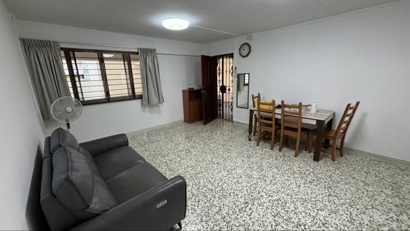 712 Clementi West Street 2, 712 Clementi West Street 2, 3 Bedrooms, 979 sqft, HDB Flat For Rent, by Lim Y X, 500104985 - Living Room - PropertyGuru.com.sg