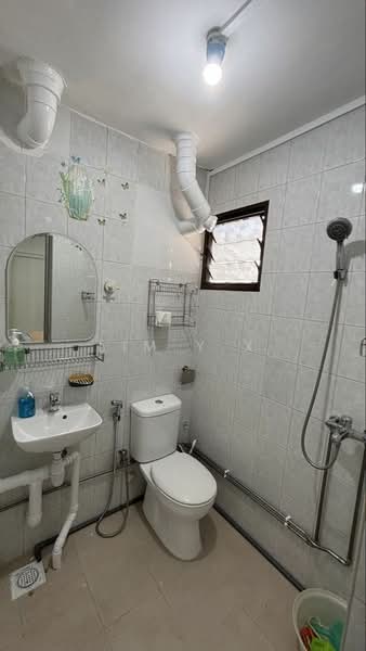 712 Clementi West Street 2, 712 Clementi West Street 2, 3 Bedrooms, 979 sqft, HDB Flat For Rent, by Lim Y X, 500104985 - Bathroom - PropertyGuru.com.sg