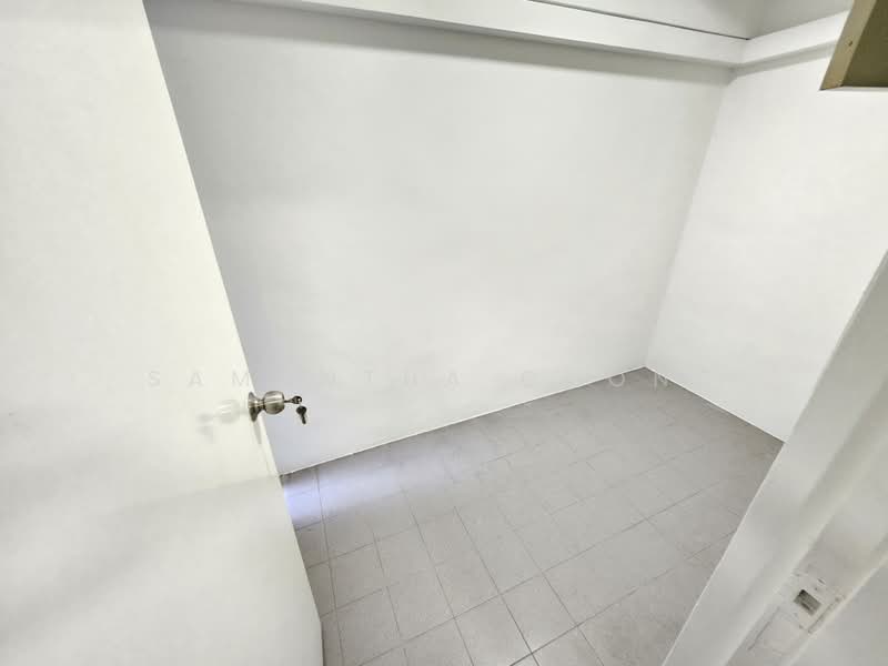 Rare Ground floor 3 Bed Duplex Unit! 1KM to ACS, SCGS, SJI, , 3 Bedrooms, 2,271 sqft, Walk-up Apartment For Rent, by Samantha Chong, 500105001 - Interior - PropertyGuru.com.sg