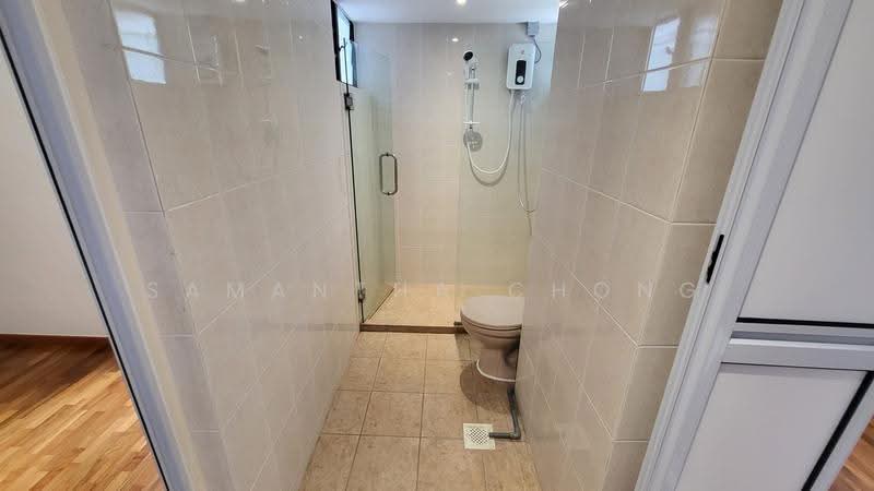 Rare Ground floor 3 Bed Duplex Unit! 1KM to ACS, SCGS, SJI, Newton / Novena, 3 Bedrooms, 2,271 sqft, Walk-up Apartment For Rent, by Samantha Chong, 500105001 - Bathroom - PropertyGuru.com.sg
