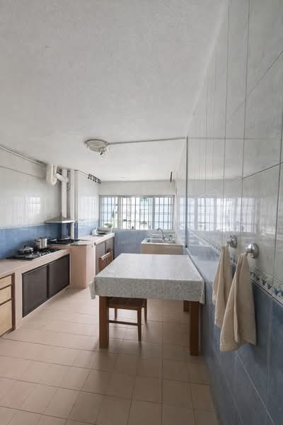 701 Bedok Reservoir Road, 701 Bedok Reservoir Road, 3 Bedrooms, 1,001 sqft, HDB Flat For Sale, by Sherlyn Loh 罗备渟, 500105003 - Kitchen - PropertyGuru.com.sg