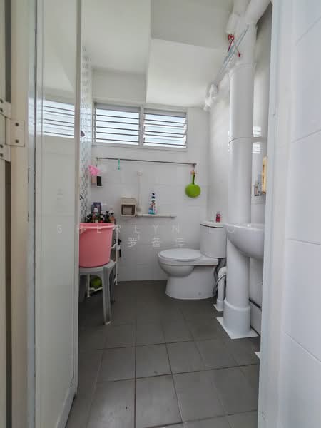 701 Bedok Reservoir Road, 701 Bedok Reservoir Road, 3 Bedrooms, 1,001 sqft, HDB Flat For Sale, by Sherlyn Loh 罗备渟, 500105003 - Bathroom - PropertyGuru.com.sg