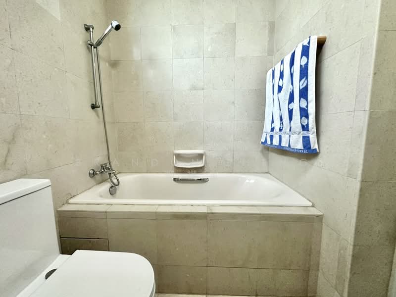 Oleander Towers, 911 Lorong 1 Toa Payoh, 3 Bedrooms, 1,141 sqft, Apartment For Sale, by Brandon Zheng 郑祺宝, 500105004 - Bathroom - PropertyGuru.com.sg