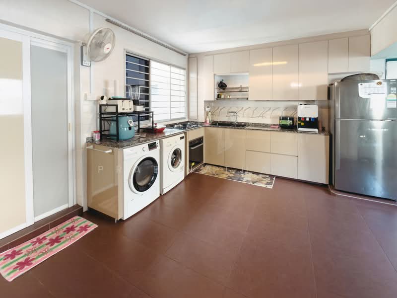 567 Pasir Ris Street 51, 567 Pasir Ris Street 51, 4 Bedrooms, 1,324 sqft, HDB Flat For Sale, by Prab Nathan, 500105011 - Kitchen - PropertyGuru.com.sg