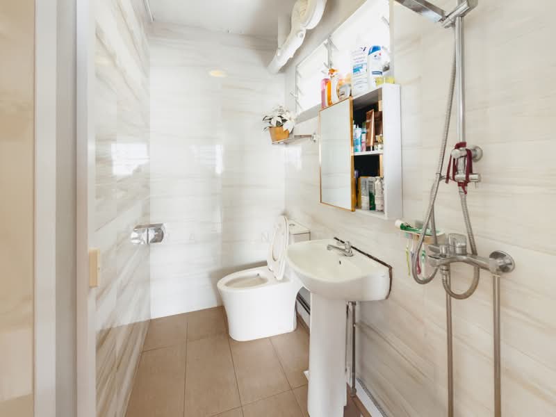 567 Pasir Ris Street 51, 567 Pasir Ris Street 51, 4 Bedrooms, 1,324 sqft, HDB Flat For Sale, by Prab Nathan, 500105011 - Bathroom - PropertyGuru.com.sg