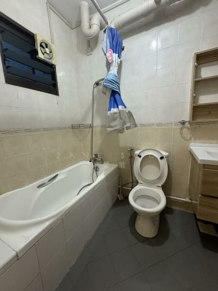 684C Choa Chu Kang Crescent, 684C Choa Chu Kang Crescent, 3 Bedrooms, 1,184 sqft, HDB Flat For Rent, by Zane Soo 苏昱能, 500105014 - Bathroom - PropertyGuru.com.sg