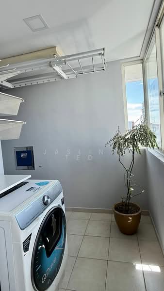 Rio Vista, 28 Upper Serangoon View, 2 Bedrooms, 1,066 sqft, Condominium For Sale, by Jasline Teo, 500105022 - Balcony - PropertyGuru.com.sg