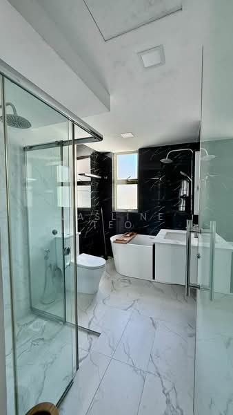 Rio Vista, 28 Upper Serangoon View, 2 Bedrooms, 1,066 sqft, Condominium For Sale, by Jasline Teo, 500105022 - Bathroom - PropertyGuru.com.sg