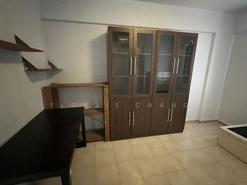 242 Bukit Batok East Avenue 5, 242 Bukit Batok East Avenue 5, Room Rental, 150 sqft, HDB Flat For Rent, by Flossie Chang, 500105023 - Bedroom - PropertyGuru.com.sg