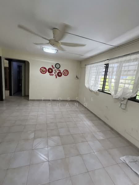 242 Bukit Batok East Avenue 5, 242 Bukit Batok East Avenue 5, Room Rental, 150 sqft, HDB Flat For Rent, by Flossie Chang, 500105023 - Living Room - PropertyGuru.com.sg