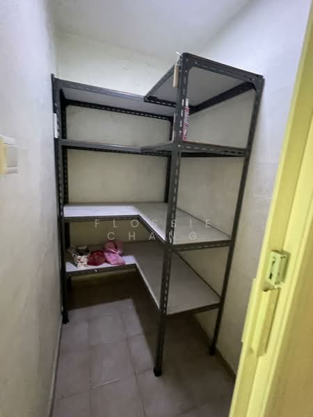 242 Bukit Batok East Avenue 5, 242 Bukit Batok East Avenue 5, Room Rental, 150 sqft, HDB Flat For Rent, by Flossie Chang, 500105023 - Interior - PropertyGuru.com.sg