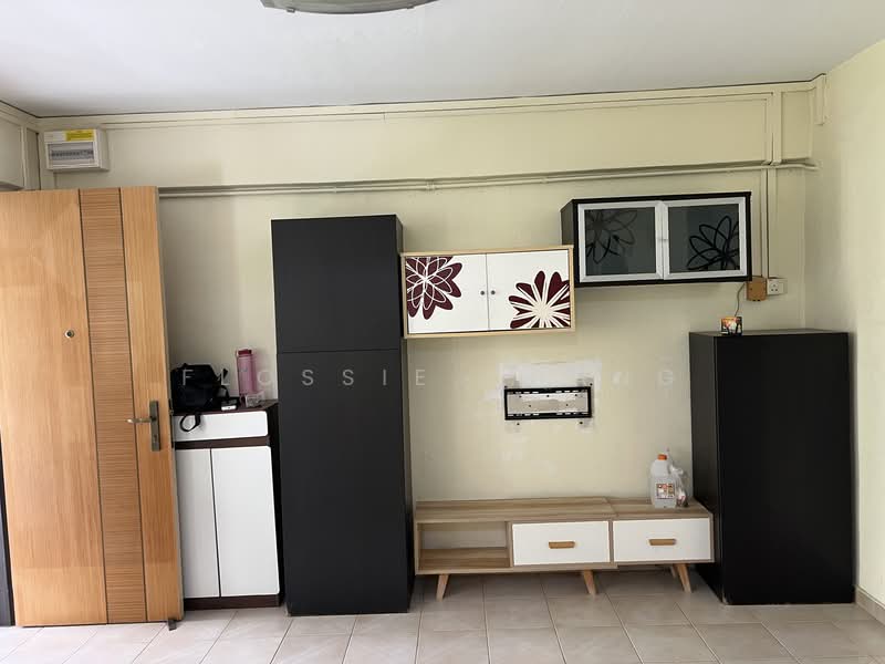 242 Bukit Batok East Avenue 5, 242 Bukit Batok East Avenue 5, Room Rental, 150 sqft, HDB Flat For Rent, by Flossie Chang, 500105023 - Living Room - PropertyGuru.com.sg