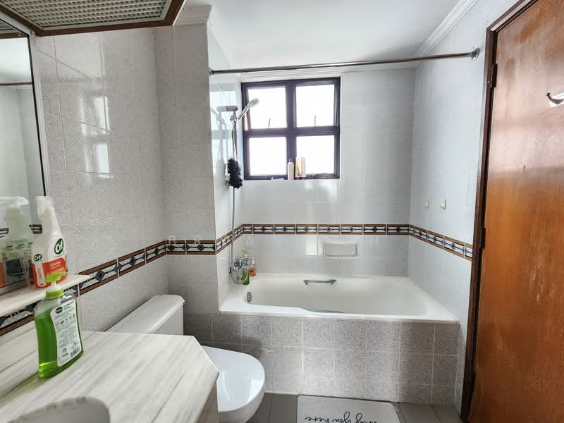 Holland Peak, 25 Holland Hill, 3 Bedrooms, 1,474 sqft, Condominium For Rent, by Bryan Teh, 500105062 - Bathroom - PropertyGuru.com.sg