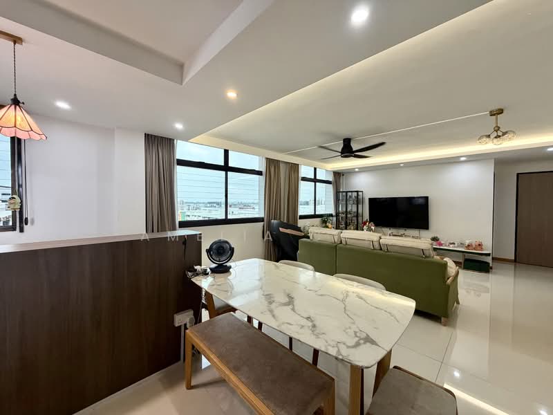 917 Hougang Avenue 9, 917 Hougang Avenue 9, 4 Bedrooms, 1,292 sqft, HDB Flat For Sale, by Amelia Chia, 500105066 - Living Room - PropertyGuru.com.sg