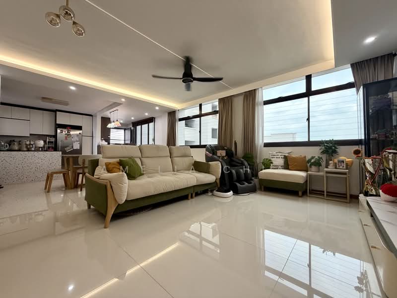 917 Hougang Avenue 9, 917 Hougang Avenue 9, 4 Bedrooms, 1,292 sqft, HDB Flat For Sale, by Amelia Chia, 500105066 - Living Room - PropertyGuru.com.sg