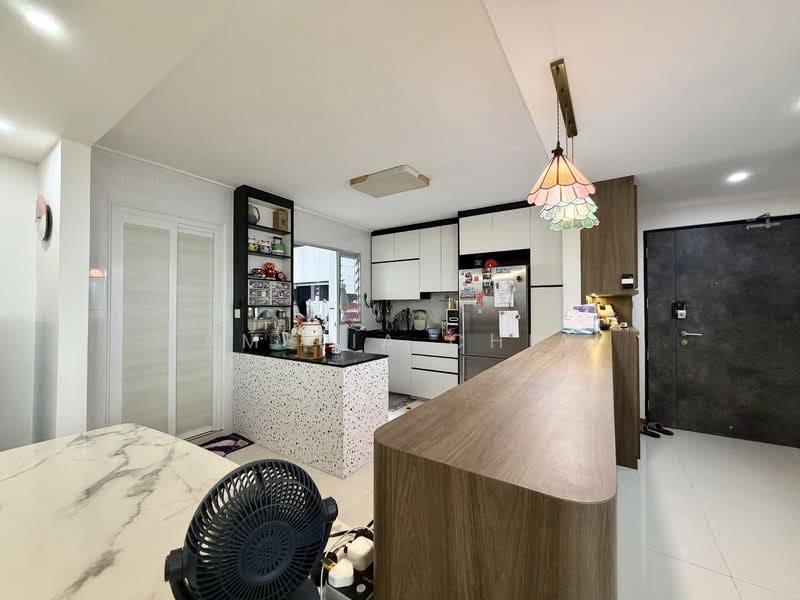 917 Hougang Avenue 9, 917 Hougang Avenue 9, 4 Bedrooms, 1,292 sqft, HDB Flat For Sale, by Amelia Chia, 500105066 - Kitchen - PropertyGuru.com.sg