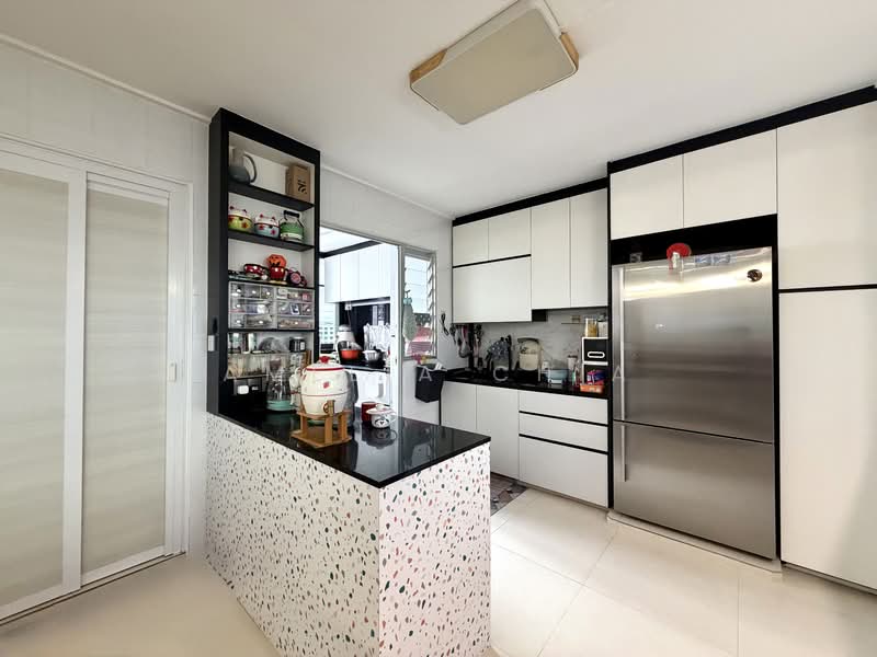 917 Hougang Avenue 9, 917 Hougang Avenue 9, 4 Bedrooms, 1,292 sqft, HDB Flat For Sale, by Amelia Chia, 500105066 - Kitchen - PropertyGuru.com.sg