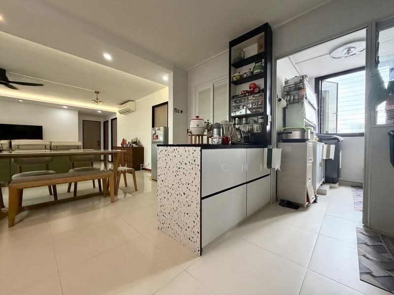 917 Hougang Avenue 9, 917 Hougang Avenue 9, 4 Bedrooms, 1,292 sqft, HDB Flat For Sale, by Amelia Chia, 500105066 - Kitchen - PropertyGuru.com.sg