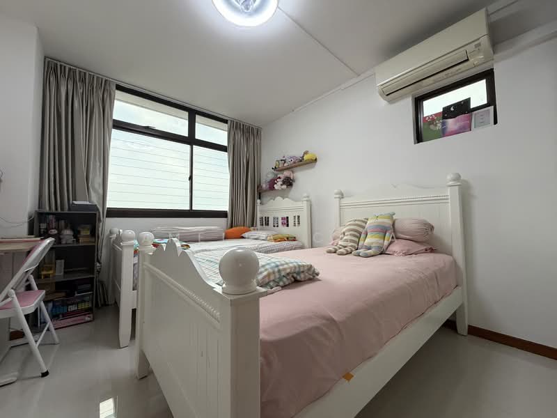 917 Hougang Avenue 9, 917 Hougang Avenue 9, 4 Bedrooms, 1,292 sqft, HDB Flat For Sale, by Amelia Chia, 500105066 - Bedroom - PropertyGuru.com.sg