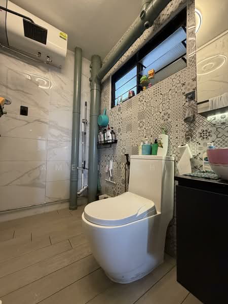 917 Hougang Avenue 9, 917 Hougang Avenue 9, 4 Bedrooms, 1,292 sqft, HDB Flat For Sale, by Amelia Chia, 500105066 - Bathroom - PropertyGuru.com.sg