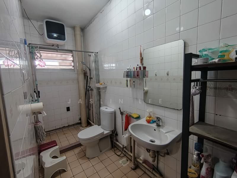 360 Woodlands Avenue 5, 360 Woodlands Avenue 5, 4 Bedrooms, 1,614 sqft, HDB Flat For Sale, by Jaslin Lee, 500105083 - Bathroom - PropertyGuru.com.sg