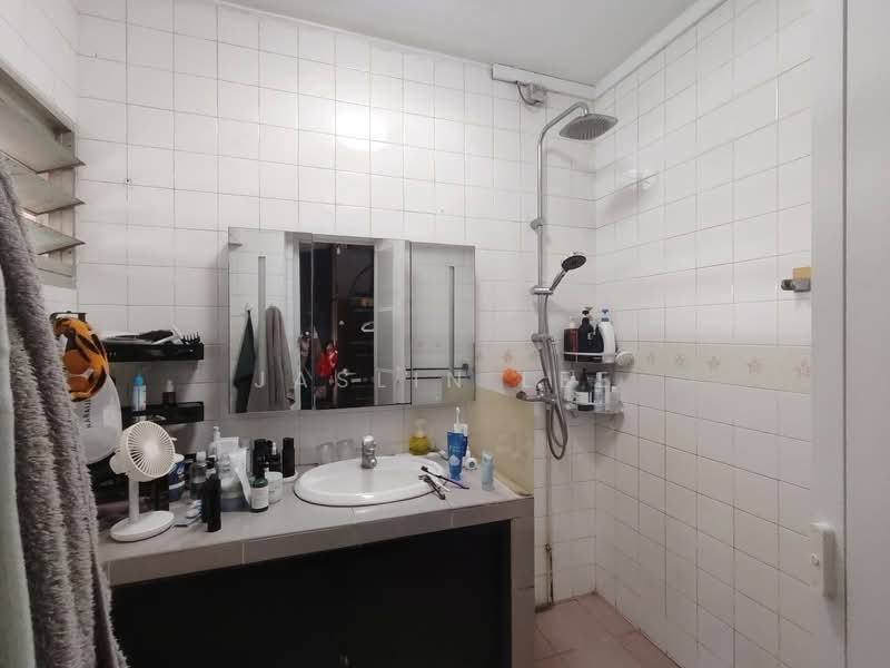 360 Woodlands Avenue 5, 360 Woodlands Avenue 5, 4 Bedrooms, 1,614 sqft, HDB Flat For Sale, by Jaslin Lee, 500105083 - Bathroom - PropertyGuru.com.sg