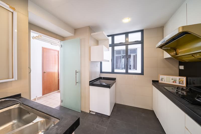 Regentville, 2 Hougang Street 92, 3 Bedrooms, 1,076 sqft, Condominium For Sale, by Jesley Lim, 500105103 - Kitchen - PropertyGuru.com.sg