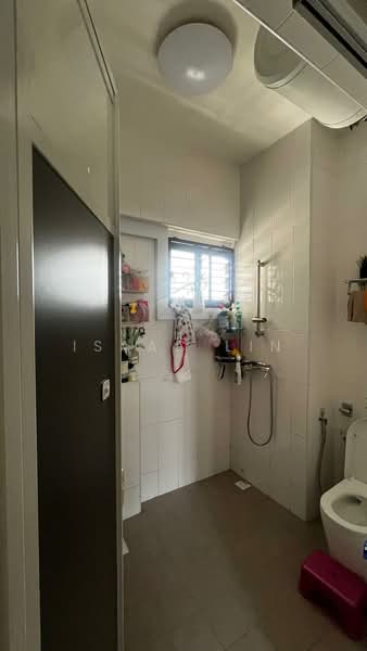 197D Boon Lay Fields, 197D Boon Lay Drive, 3 Bedrooms, 1,216 sqft, HDB Flat For Rent, by Isaac Lin, 500105108 - Common Bathroom - PropertyGuru.com.sg