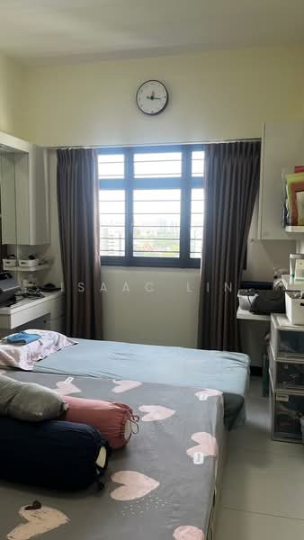 197D Boon Lay Fields, 197D Boon Lay Drive, 3 Bedrooms, 1,216 sqft, HDB Flat For Rent, by Isaac Lin, 500105108 - Master Bedroom - PropertyGuru.com.sg