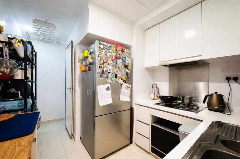 Oasis @ Elias, 60 - 72 Elias Road, 2 Bedrooms, 979 sqft, Condominium For Sale, by Ada Rong, 500105119 - Kitchen - PropertyGuru.com.sg
