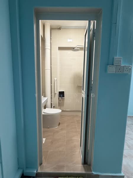920 Jurong West Street 92, 920 Jurong West Street 92, 3 Bedrooms, 1,108 sqft, HDB Flat For Sale, by Yeo Tong Boon, 500105126 - Bathroom - PropertyGuru.com.sg