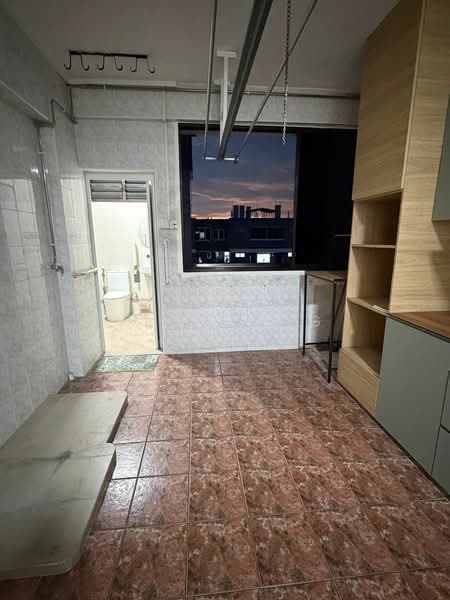 920 Jurong West Street 92, 920 Jurong West Street 92, 3 Bedrooms, 1,108 sqft, HDB Flat For Sale, by Yeo Tong Boon, 500105126 - Bathroom - PropertyGuru.com.sg