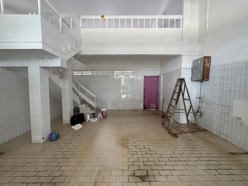 1st storey shop @ Yio Chu Kang road (F&B approved), Yio Chu Kang Road, 1,130 sqft, Shop / Shophouse For Rent, by Ander Ang, 500105137 - Interior - CommercialGuru.com.sg
