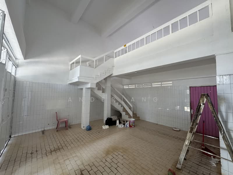 1st storey shop @ Yio Chu Kang road (F&B approved), Yio Chu Kang Road, 1,130 sqft, Shop / Shophouse For Rent, by Ander Ang, 500105137 - Interior - CommercialGuru.com.sg