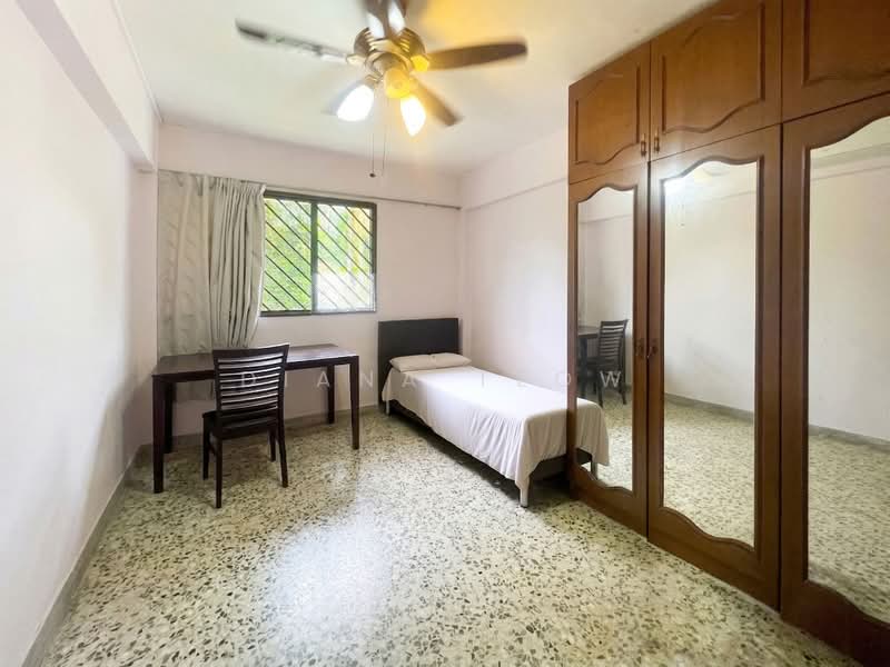 350 Clementi Avenue 2, 350 Clementi Avenue 2, 3 Bedrooms, 990 sqft, HDB Flat For Sale, by Diana Teow, 500105141 - Bedroom - PropertyGuru.com.sg