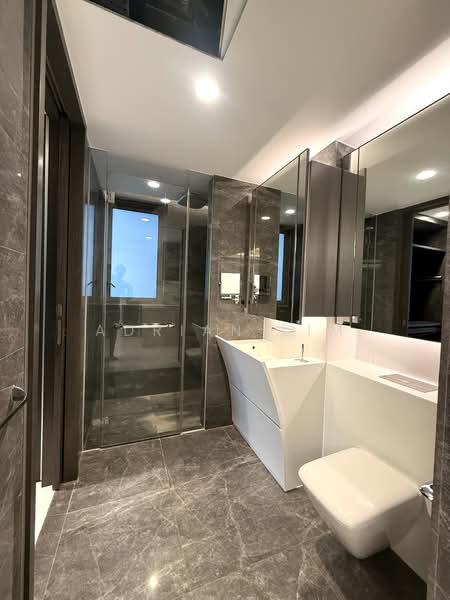 Cairnhill Nine, 9 Cairnhill Road, 2 Bedrooms, 732 sqft, Condominium For Rent, by Adrian Lim, 500105152 - Bathroom - PropertyGuru.com.sg